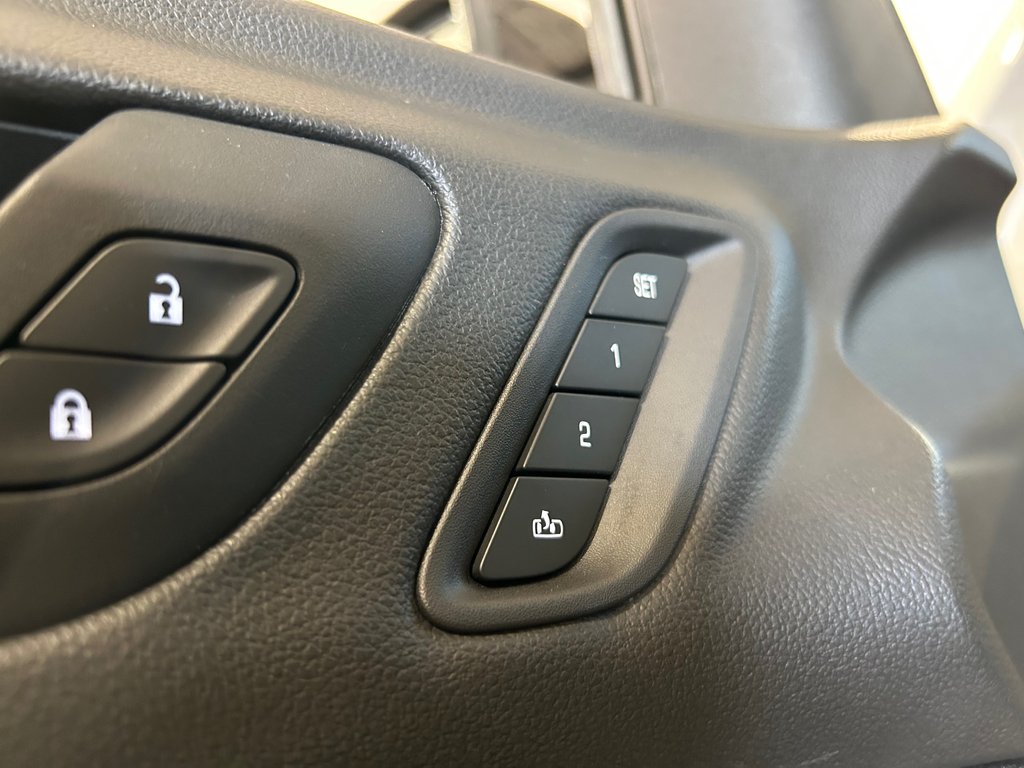 2023 GMC Acadia AT4, JAMAIS ACCIDENTÉ, 8 PNEUS, CUIR, TOIT in Mirabel, Quebec - 10 - w1024h768px