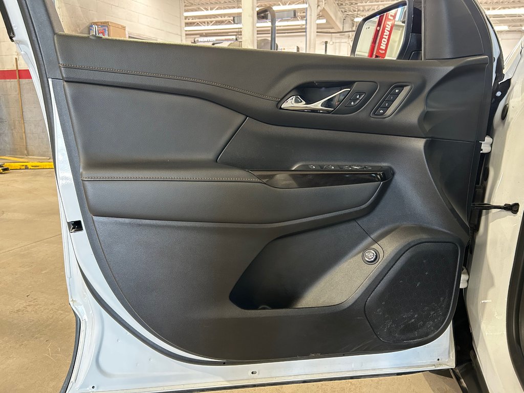 2023 GMC Acadia AT4, JAMAIS ACCIDENTÉ, 8 PNEUS, CUIR, TOIT in Mirabel, Quebec - 9 - w1024h768px