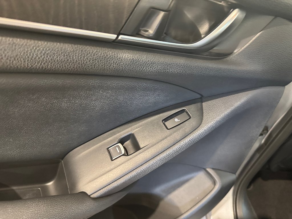 Honda Accord Sedan Touring, JAMAIS ACCIDENTÉ, CUIR, GPS, HUD. TOIT 2018 à Mirabel, Québec - 18 - w1024h768px