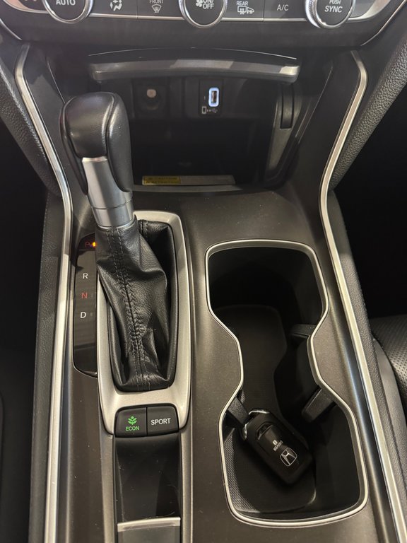 Honda Accord Sedan Touring, JAMAIS ACCIDENTÉ, CUIR, GPS, HUD. TOIT 2018 à Mirabel, Québec - 13 - w1024h768px