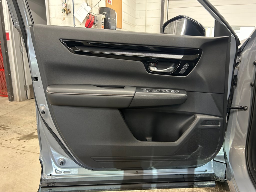 2024 Honda CR-V Hybrid Touring, JAMAIS ACCIDENTÉ, 8 PNEUS, MAGS, AWD in Mirabel, Quebec - 8 - w1024h768px