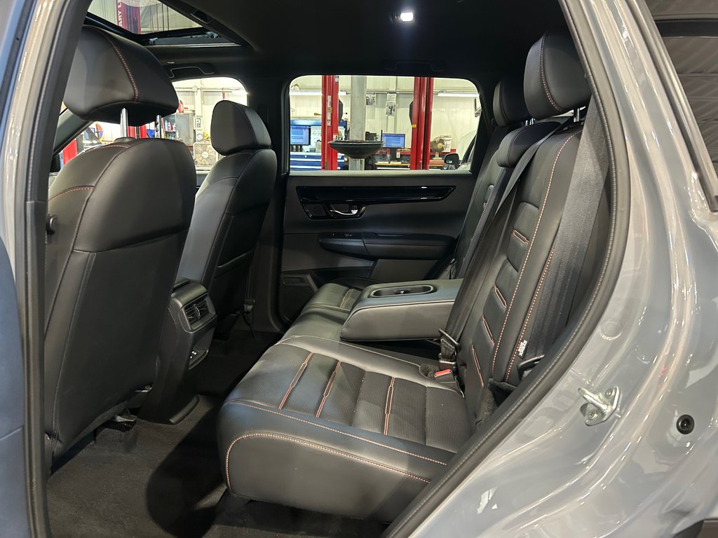 2024 Honda CR-V Hybrid Touring, JAMAIS ACCIDENTÉ, 8 PNEUS, MAGS, AWD in Mirabel, Quebec - 31 - w1024h768px