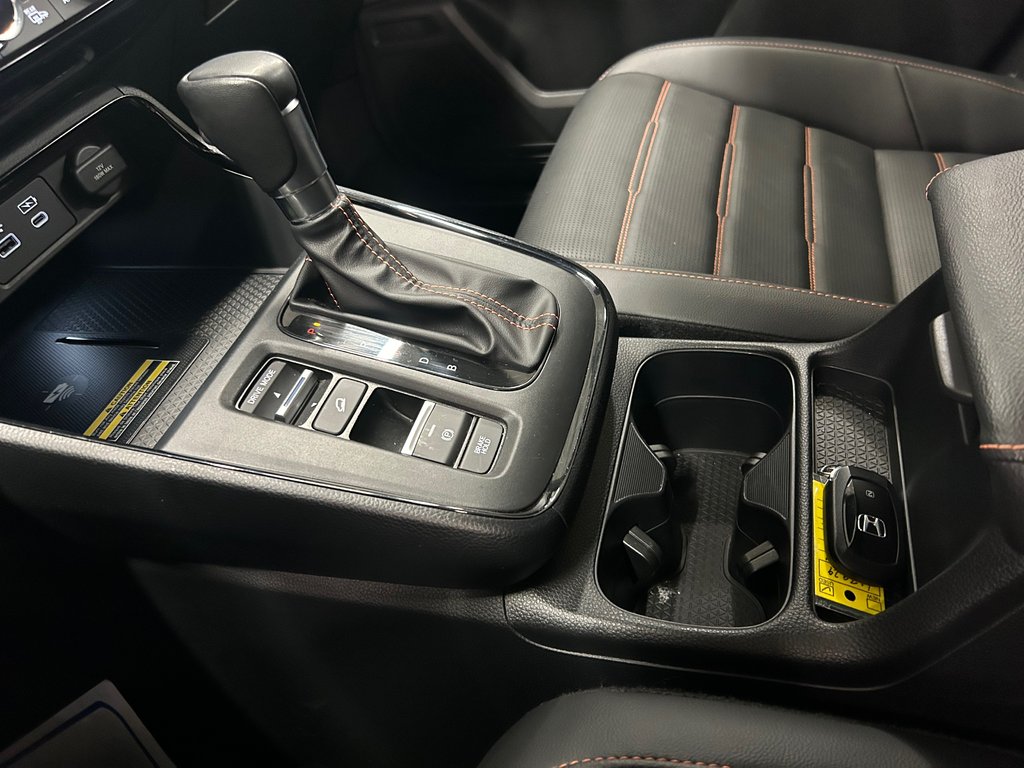 2024 Honda CR-V Hybrid Touring, JAMAIS ACCIDENTÉ, 8 PNEUS, MAGS, AWD in Mirabel, Quebec - 21 - w1024h768px