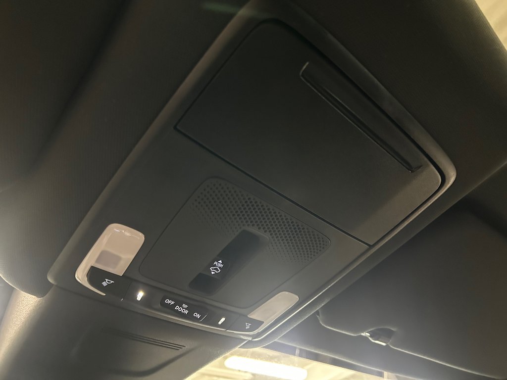 2024 Honda CR-V Hybrid Touring, JAMAIS ACCIDENTÉ, 8 PNEUS, MAGS, AWD in Mirabel, Quebec - 27 - w1024h768px