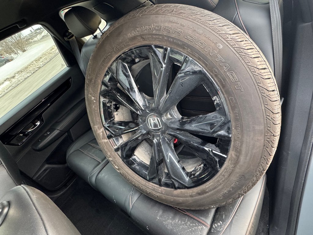 Honda CR-V Hybrid Touring, JAMAIS ACCIDENTÉ, 8 PNEUS, MAGS, AWD 2024 à Mirabel, Québec - 3 - w1024h768px