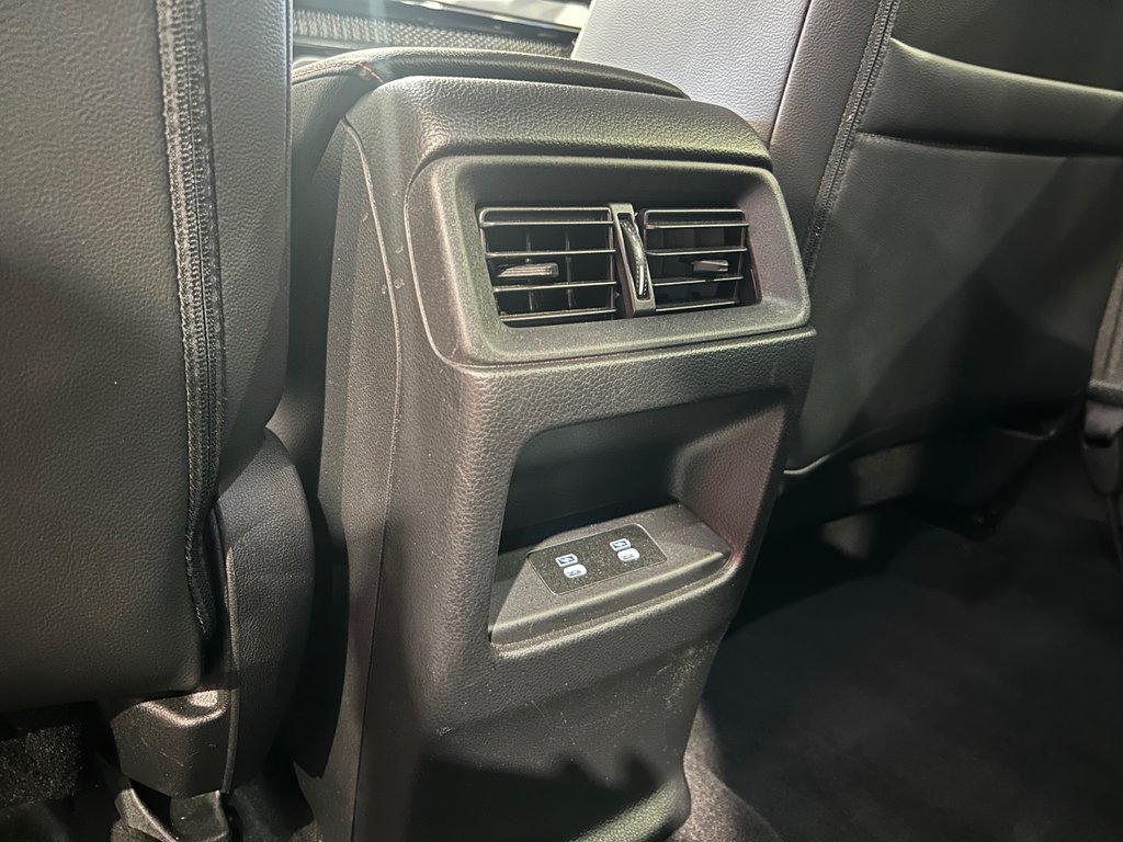 2024 Honda CR-V Hybrid Touring, JAMAIS ACCIDENTÉ, 8 PNEUS, MAGS, AWD in Mirabel, Quebec - 32 - w1024h768px