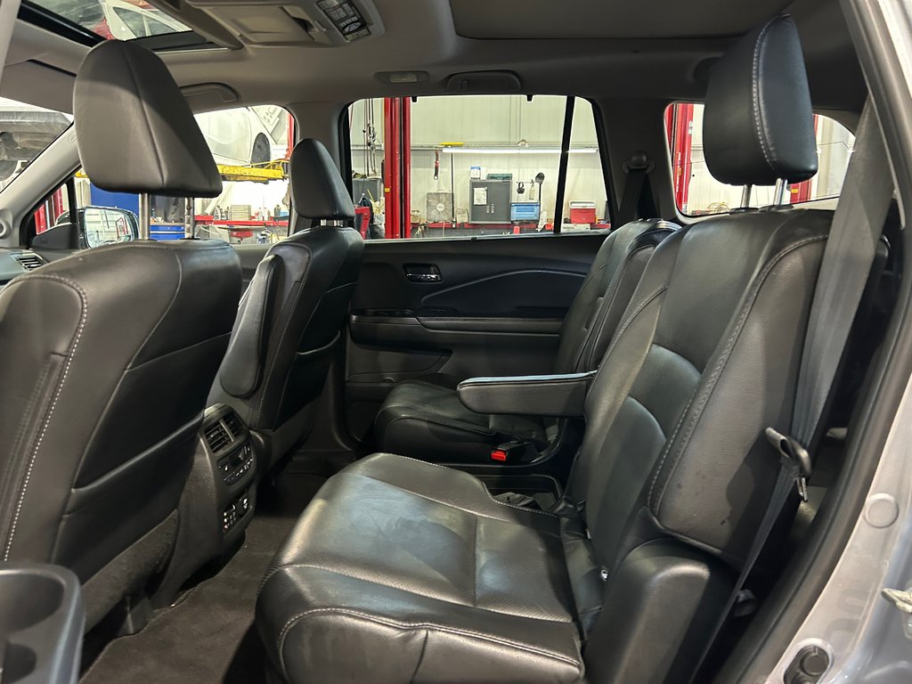 2017 Honda Pilot Touring, 8 PNEUS, 7 PLACES, CUIR, TOIT, GPS, DVD in Mirabel, Quebec - 34 - w1024h768px