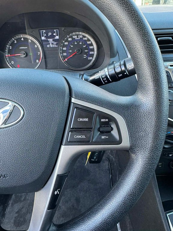 Hyundai Accent GL, JAMAIS ACCIDENTÉ, AUTOMATIQUE, 8 PNEUS 2017 à Mirabel, Québec - 15 - w1024h768px