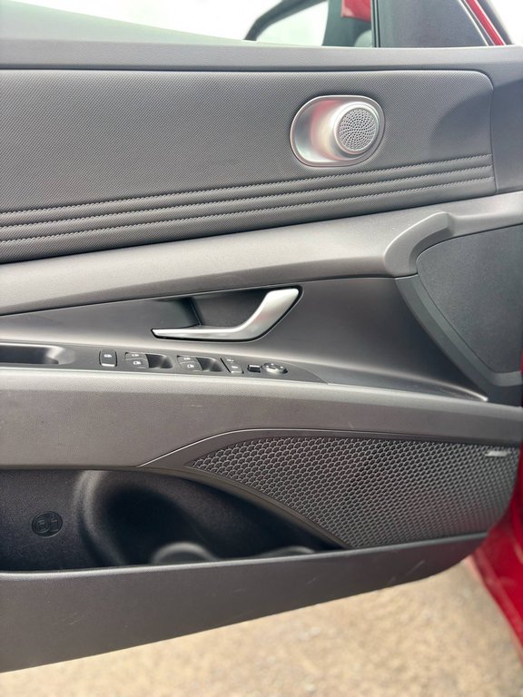 2024 Hyundai Elantra Hybrid Luxury, CUIR, TOIT, JAMAIS ACCIDENTÉ, GPS in Mirabel, Quebec - 8 - w1024h768px