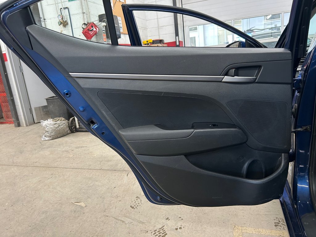 Hyundai Elantra LE, SIÈGES CHAUFFANTS, AUTOMATIQUE, A/C 2017 à Mirabel, Québec - 24 - w1024h768px
