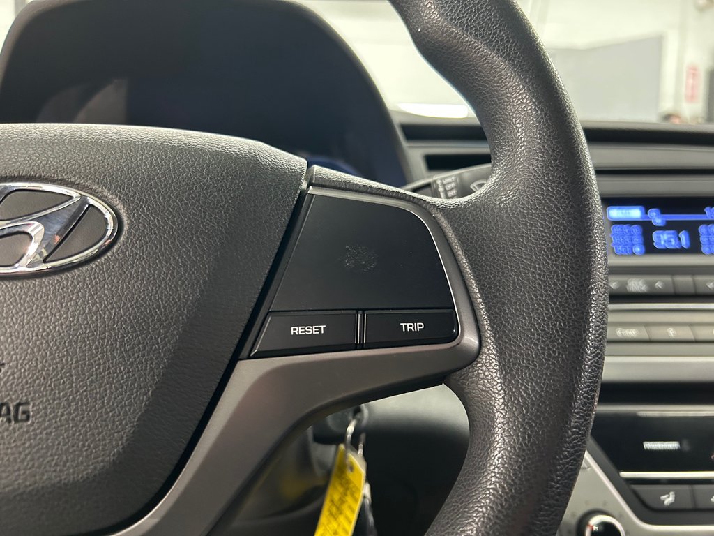 Hyundai Elantra LE, SIÈGES CHAUFFANTS, AUTOMATIQUE, A/C 2017 à Mirabel, Québec - 15 - w1024h768px