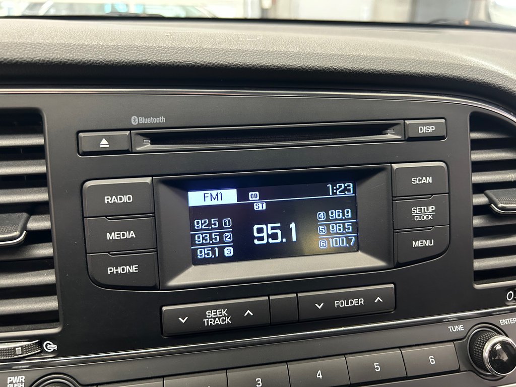 Hyundai Elantra LE, SIÈGES CHAUFFANTS, AUTOMATIQUE, A/C 2017 à Mirabel, Québec - 16 - w1024h768px