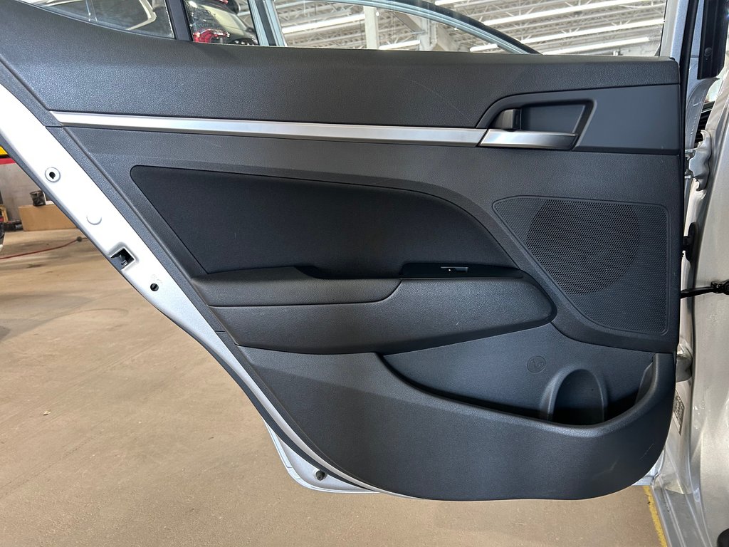 2019 Hyundai Elantra Preferred, JAMAIS ACCIDENTÉ, SIÈGES CHAUFFANTS in Mirabel, Quebec - 26 - w1024h768px