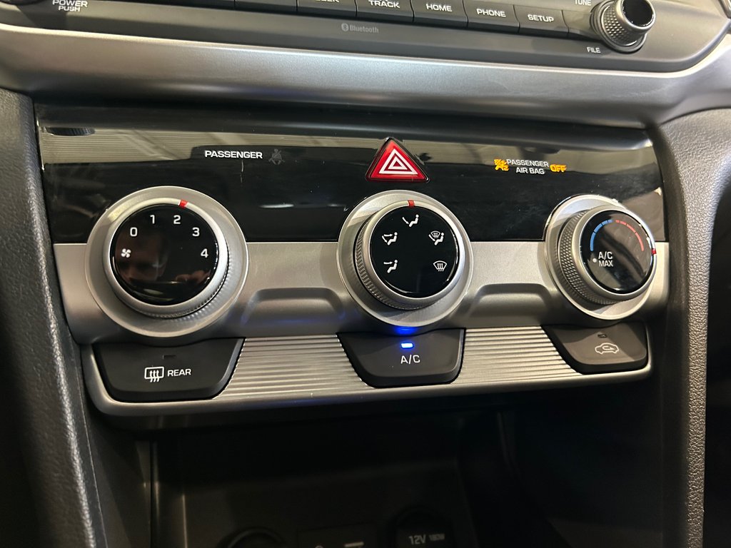 2019 Hyundai Elantra Preferred, JAMAIS ACCIDENTÉ, SIÈGES CHAUFFANTS in Mirabel, Quebec - 21 - w1024h768px