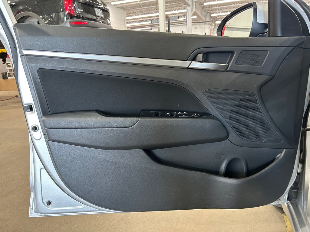 2019 Hyundai Elantra Preferred, JAMAIS ACCIDENTÉ, SIÈGES CHAUFFANTS in Mirabel, Quebec - 8 - w1024h768px