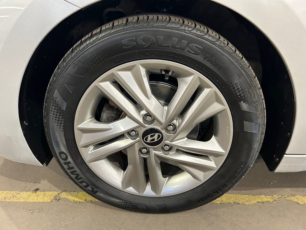 2019 Hyundai Elantra Preferred, JAMAIS ACCIDENTÉ, SIÈGES CHAUFFANTS in Mirabel, Quebec - 7 - w1024h768px
