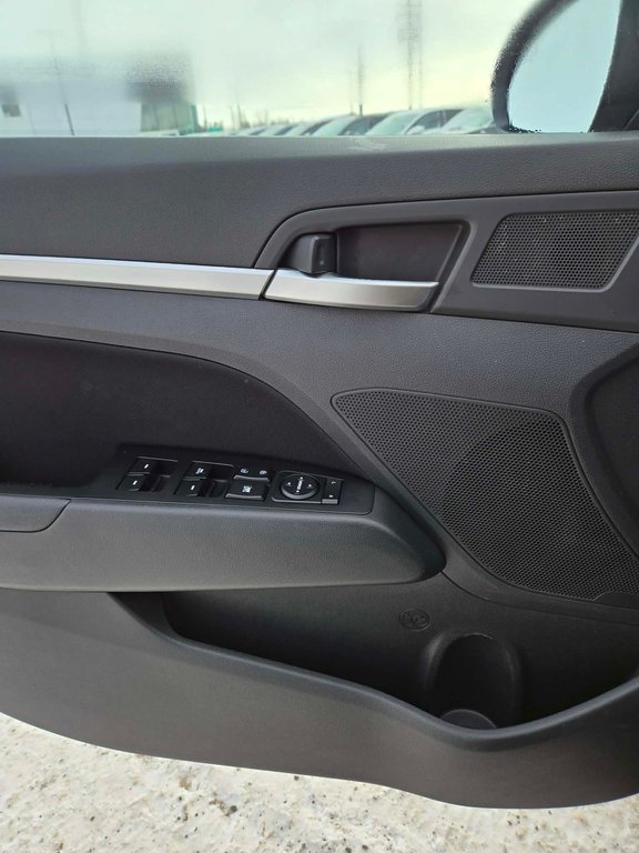 2020 Hyundai Elantra Preferred w/Sun & Safety Package, JAMAIS ACCIDENTÉ in Mirabel, Quebec - 8 - w1024h768px