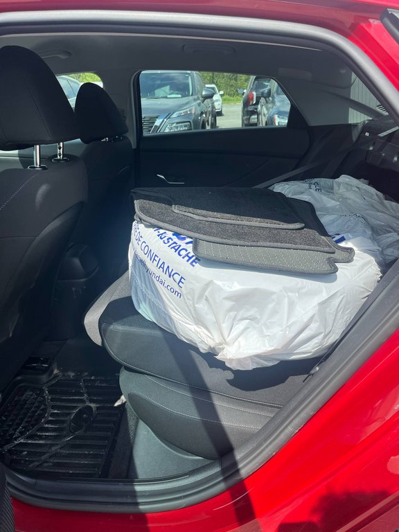 Hyundai Elantra Preferred, JAMAIS ACCIDENTÉ, 8 PNEUS, MAGS 2021 à Mirabel, Québec - 17 - w1024h768px