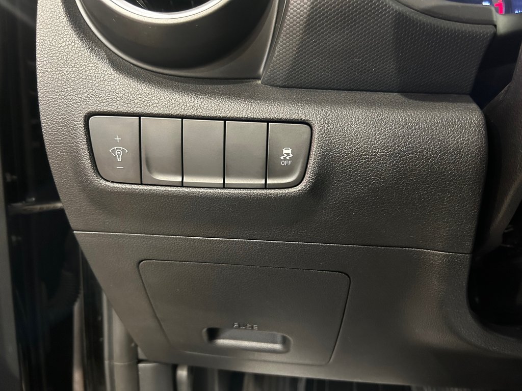 2019 Hyundai Kona Essential, JAMAIS ACCIDENTÉ, 8 PNEUS, MAGS in Mirabel, Quebec - 23 - w1024h768px