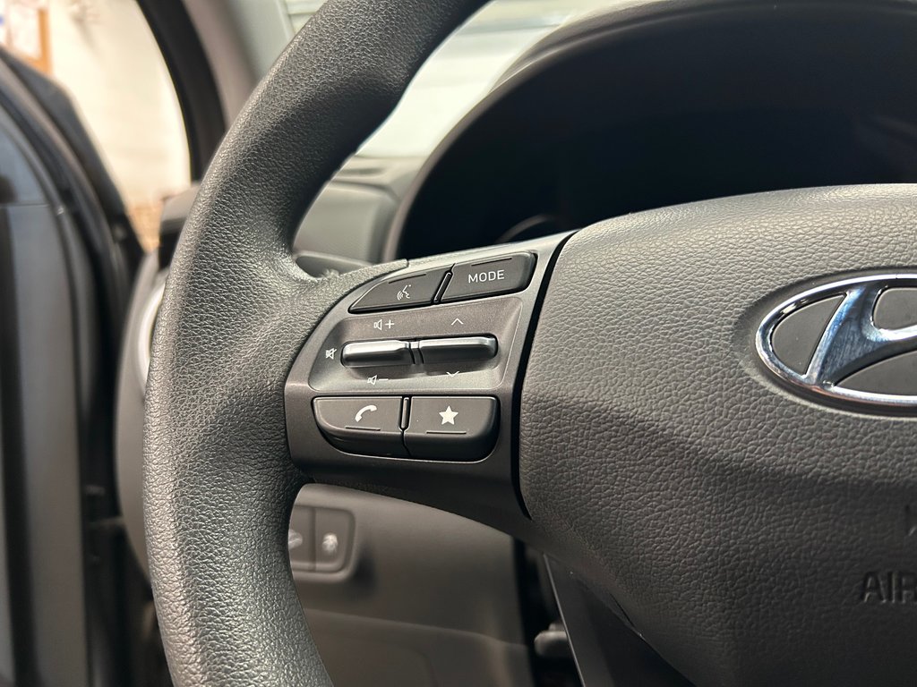 2023 Hyundai Kona Essential, JAMAIS ACCIDENTÉ, AWD, 2 SET DE PNEUS in Mirabel, Quebec - 16 - w1024h768px
