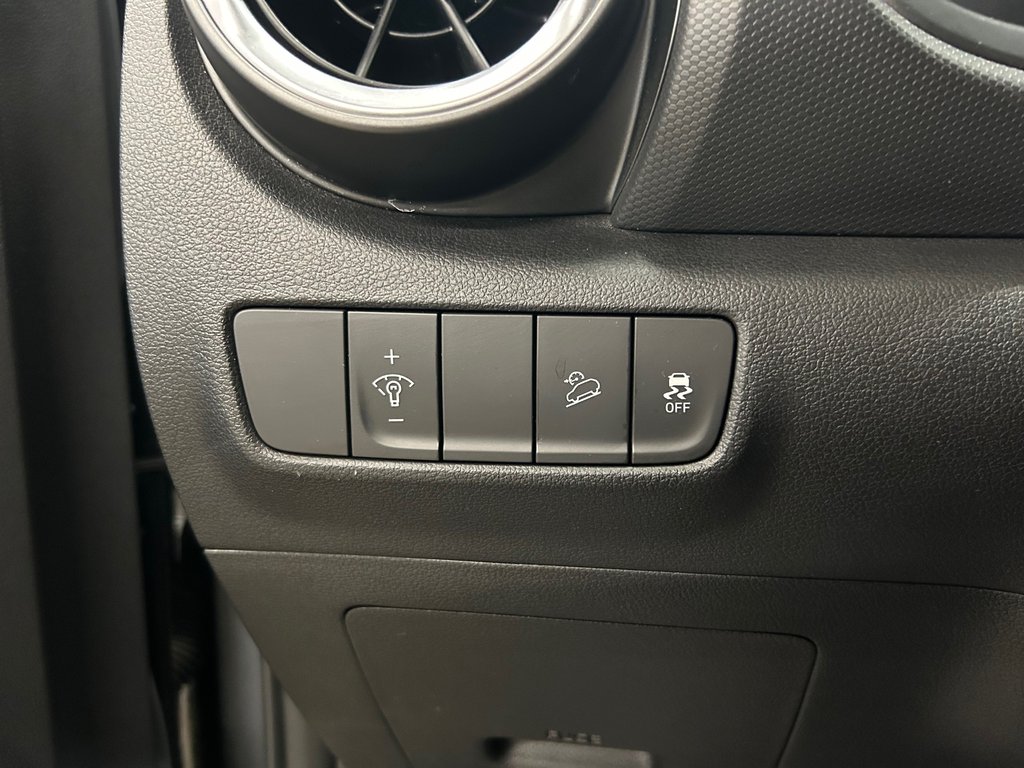 2023 Hyundai Kona Essential, JAMAIS ACCIDENTÉ, AWD, 2 SET DE PNEUS in Mirabel, Quebec - 25 - w1024h768px