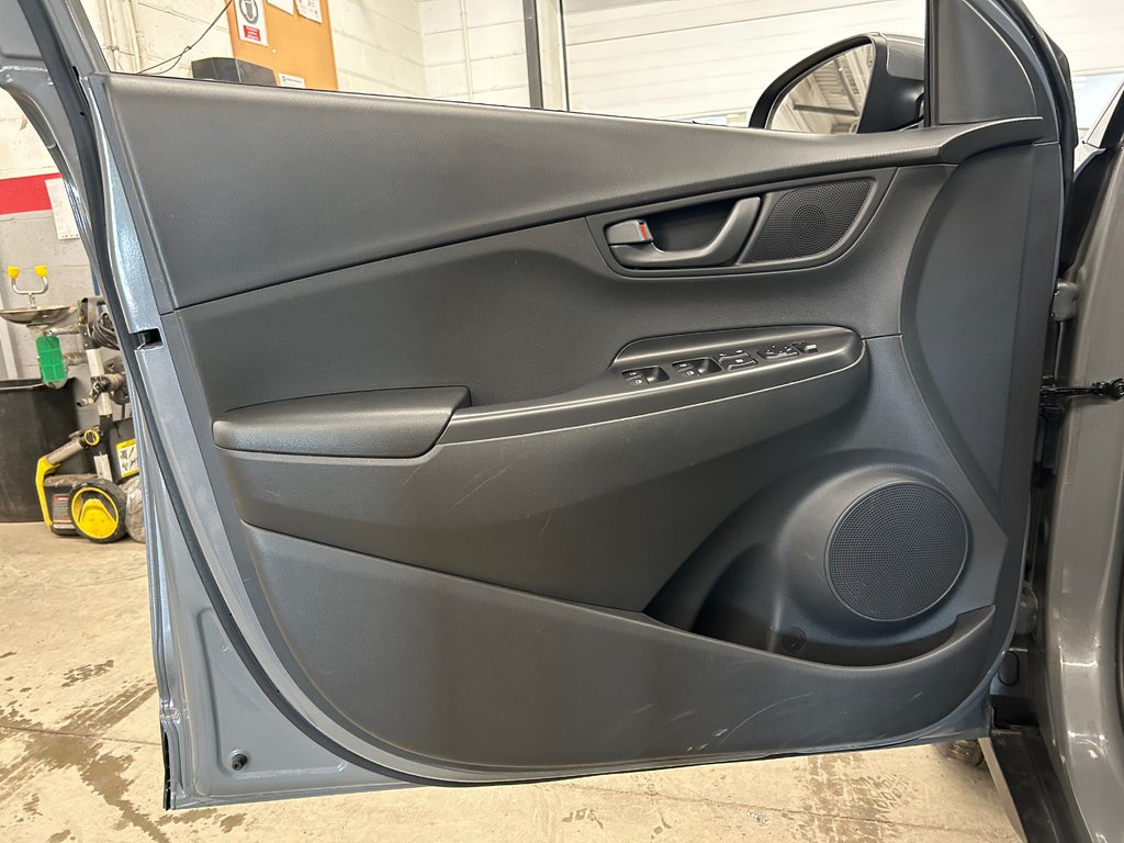 2023 Hyundai Kona Essential, JAMAIS ACCIDENTÉ, AWD, 2 SET DE PNEUS in Mirabel, Quebec - 8 - w1024h768px