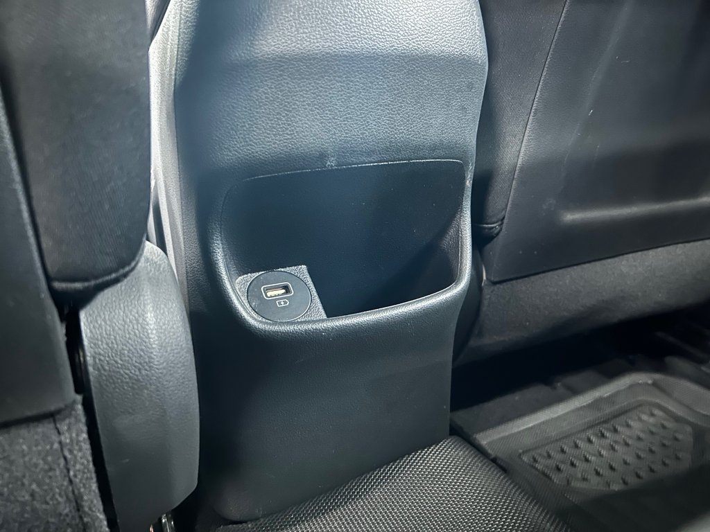 2023 Hyundai Kona Essential, JAMAIS ACCIDENTÉ, AWD, 2 SET DE PNEUS in Mirabel, Quebec - 30 - w1024h768px