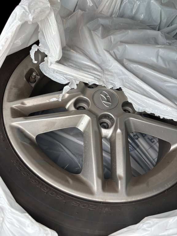 Hyundai Kona Essential, JAMAIS ACCIDENTÉ, SIÈGES CHAUFFANTS 2023 à Mirabel, Québec - 4 - w1024h768px
