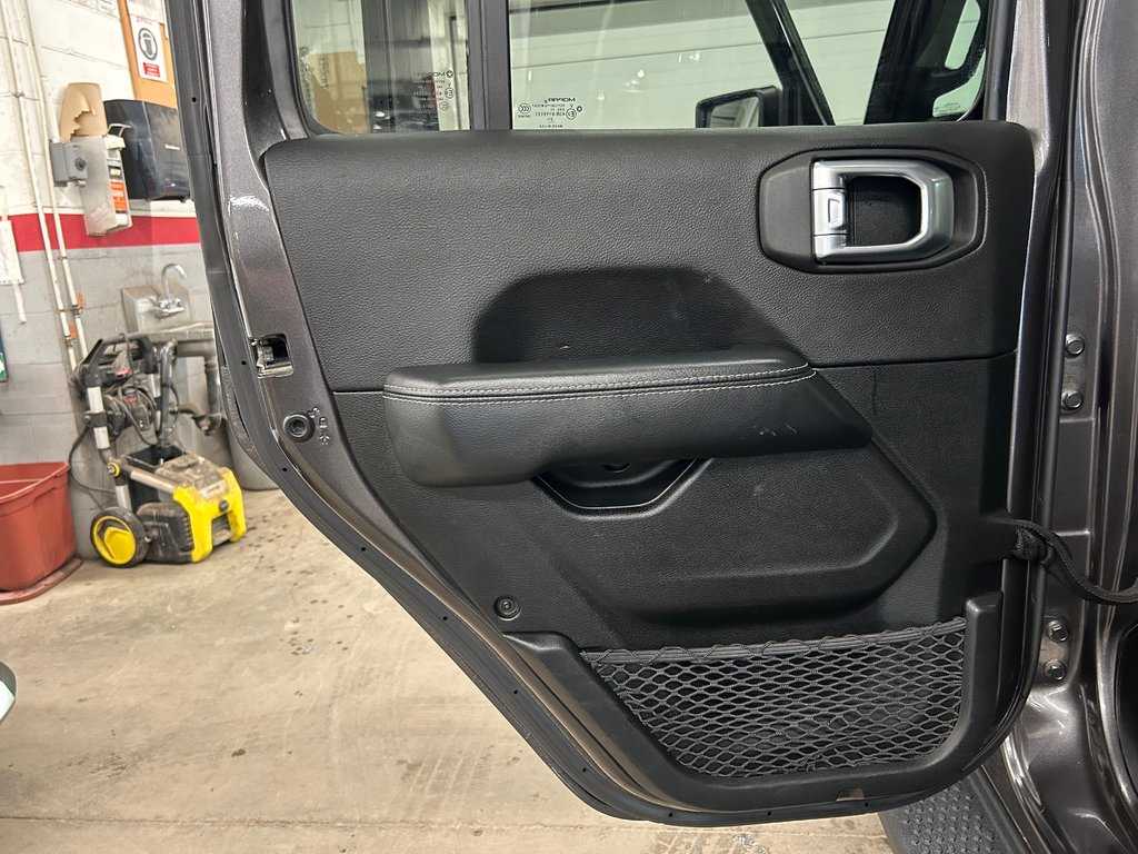 Jeep Wrangler 4xe Unlimited Sahara, 2 TOIS, 8 PNEUS, AUCUN ACCIDENT 2021 à Mirabel, Québec - 28 - w1024h768px