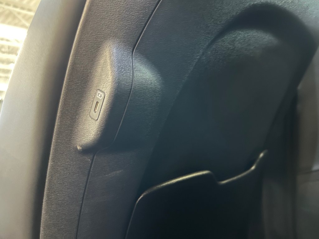Kia EV6 Long Range, 441 KM AUTONOMIE, 8 PNEUS 2023 à Mirabel, Québec - 32 - w1024h768px