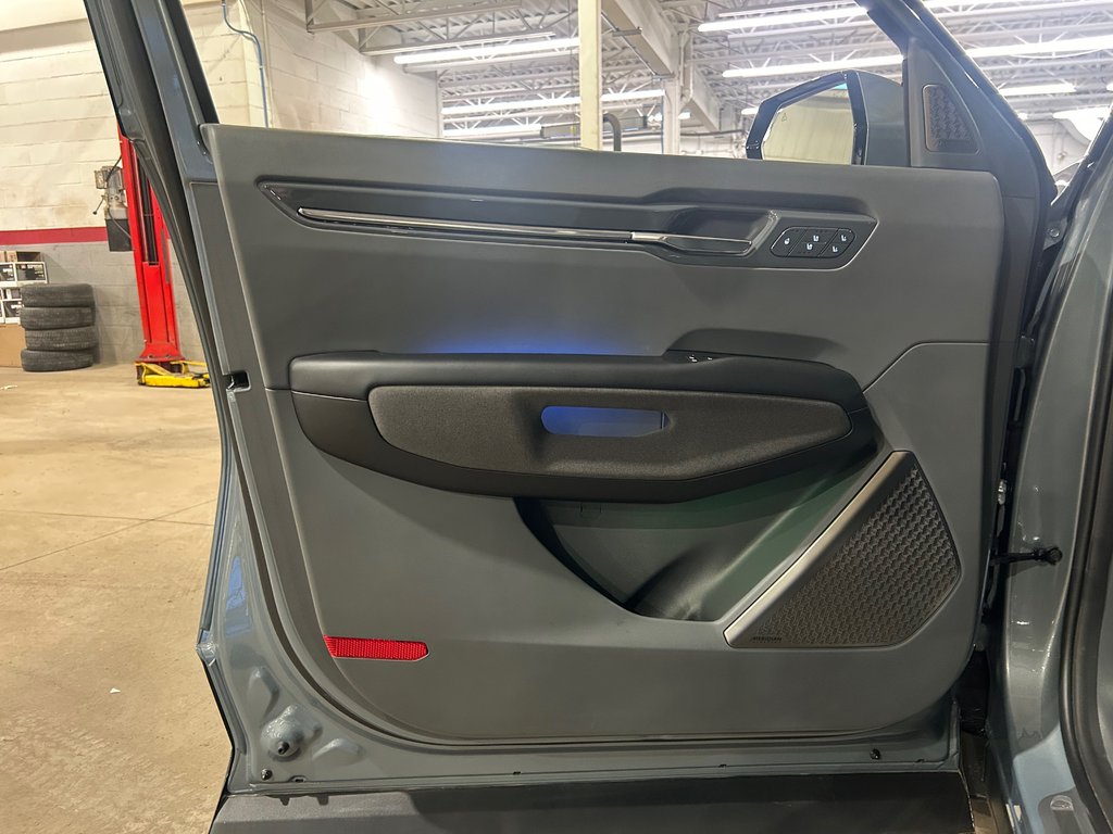 Kia EV9 Land w/Premium Package, 8 PNEUS, HITCH 2025 à Mirabel, Québec - 9 - w1024h768px