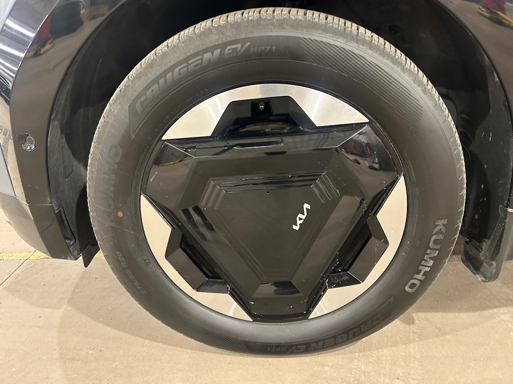 Kia EV9 Land w/Premium Package, 8 PNEUS, HITCH 2025 à Mirabel, Québec - 5 - w1024h768px