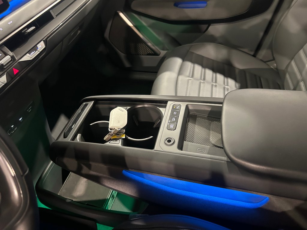 Kia EV9 Land w/Premium Package, 8 PNEUS, HITCH 2025 à Mirabel, Québec - 28 - w1024h768px