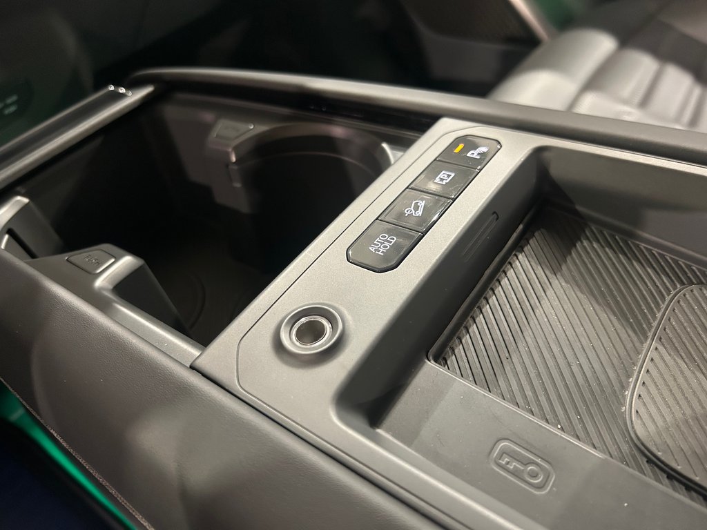 Kia EV9 Land w/Premium Package, 8 PNEUS, HITCH 2025 à Mirabel, Québec - 29 - w1024h768px