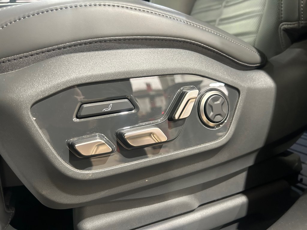 Kia EV9 Land w/Premium Package, 8 PNEUS, HITCH 2025 à Mirabel, Québec - 12 - w1024h768px