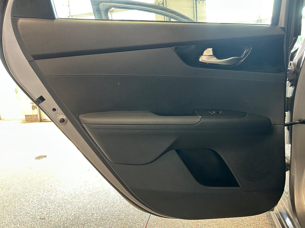 Kia Forte EX+, TOIT OUVRANT, MAGS, AUTOMATIQUE 2023 à Mirabel, Québec - 26 - w1024h768px