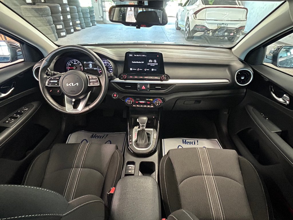Kia Forte EX Premium, JAMAIS ACCIDENTÉ, TOIT 2023 à Mirabel, Québec - 4 - w1024h768px