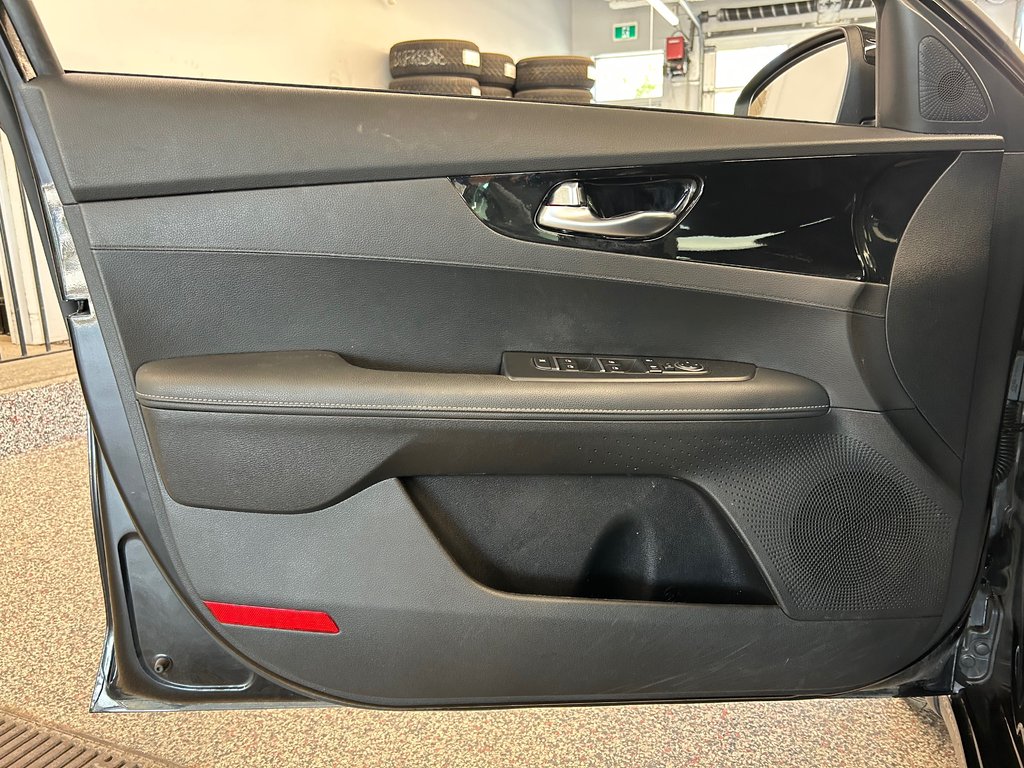 Kia Forte EX Premium, JAMAIS ACCIDENTÉ, TOIT 2023 à Mirabel, Québec - 8 - w1024h768px