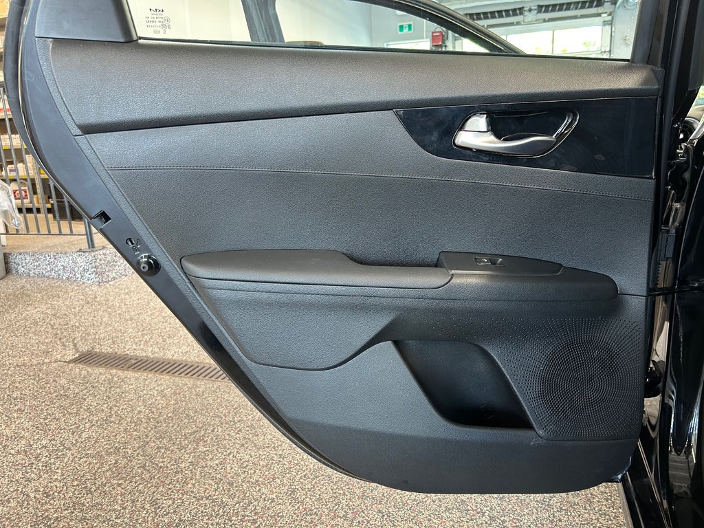 Kia Forte EX Premium, JAMAIS ACCIDENTÉ, TOIT 2023 à Mirabel, Québec - 27 - w1024h768px