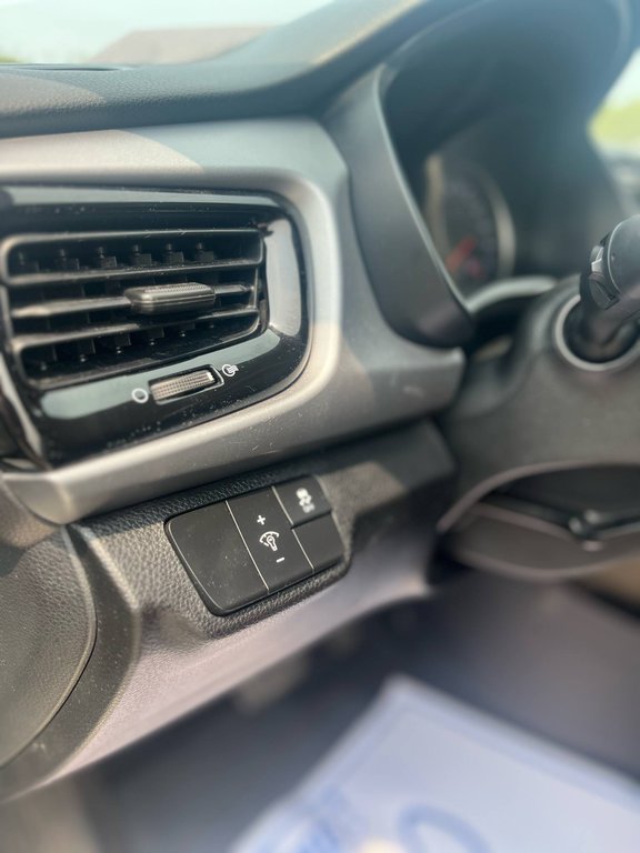 Kia Rio 5 EX, JAMAIS ACCIDENTÉ, TOIT, 8 PNEUS, MAGS 2020 à Mirabel, Québec - 9 - w1024h768px