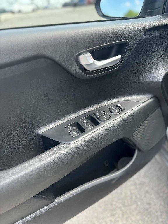 2021 Kia Rio 5-door Lx Premium, JAMAIS ACCIDENTÉ, TOIT OUVRANT, MAGS in Mirabel, Quebec - 7 - w1024h768px