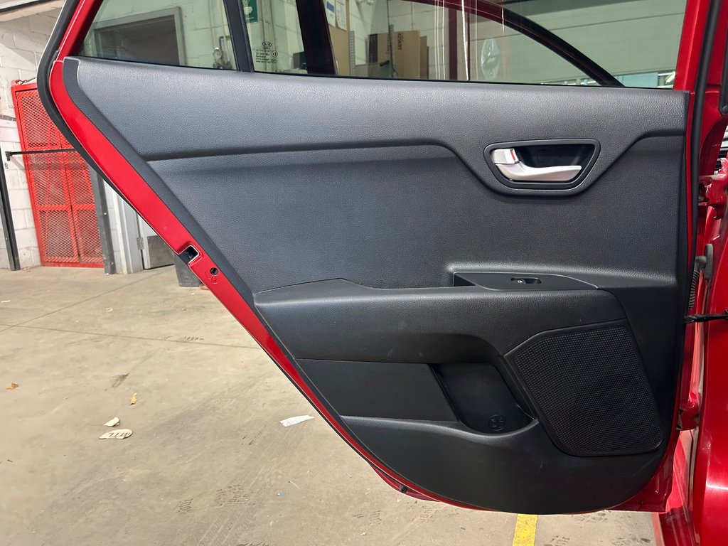 2021 Kia Rio 5-door LX+ Premium, TOIT OUVRANT, AUTOMATIQUE in Mirabel, Quebec - 26 - w1024h768px