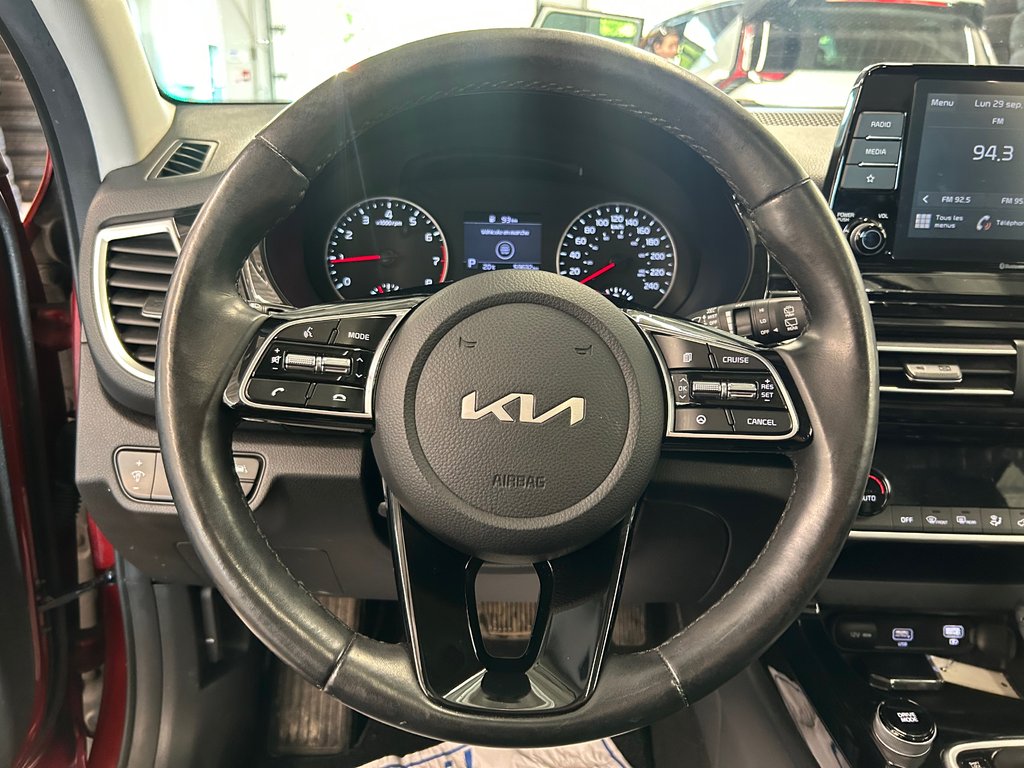 2022 Kia Seltos EX, CUIR, TOIT, AWD, MAGS, VOLANT CHAUFFANT in Mirabel, Quebec - 10 - w1024h768px