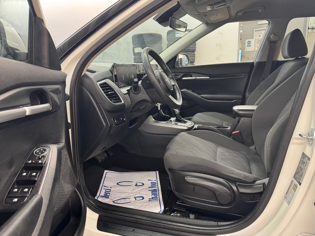 Kia Seltos LX, SIÈGES CHAUFFANTS, MAGS, APPLE CARPLAY 2024 à Mirabel, Québec - 8 - w1024h768px