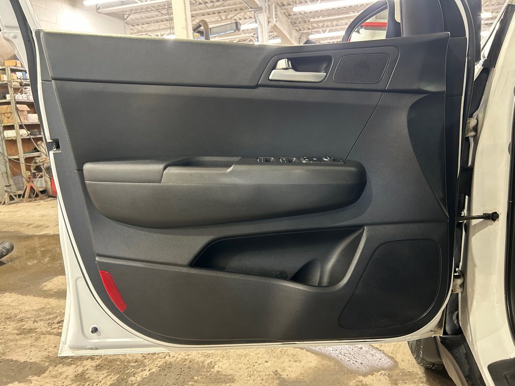 Kia Sportage LX, JAMAIS ACCIDENTÉ, AWD, SIÈGES CHAUFFANTS 2020 à Mirabel, Québec - 8 - w1024h768px