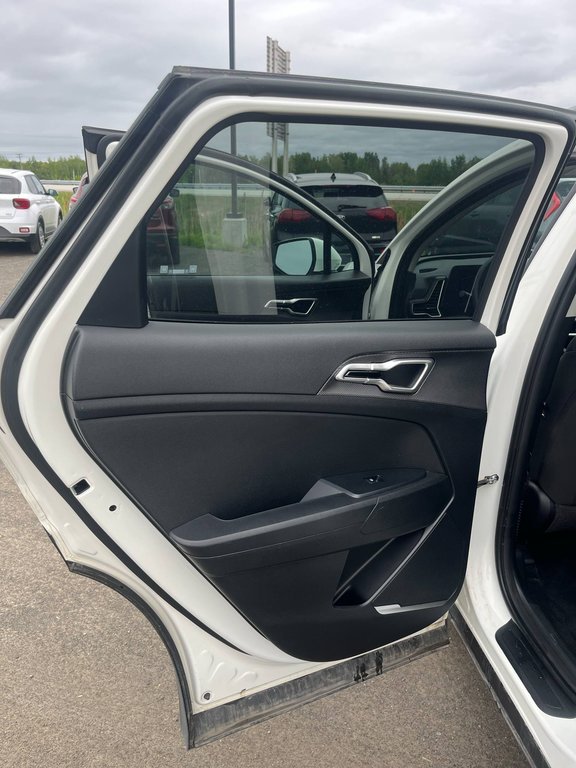 Kia Sportage LX, JAMAIS ACCIDENTÉ, HITCH, SIÈGES CHAUFFANTS 2023 à Mirabel, Québec - 18 - w1024h768px