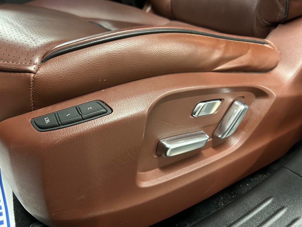 Mazda CX-9 Signature, 8 PNEUS, CUIR, TOIT, AWD, HITCH, MAGS 2017 à Mirabel, Québec - 10 - w1024h768px