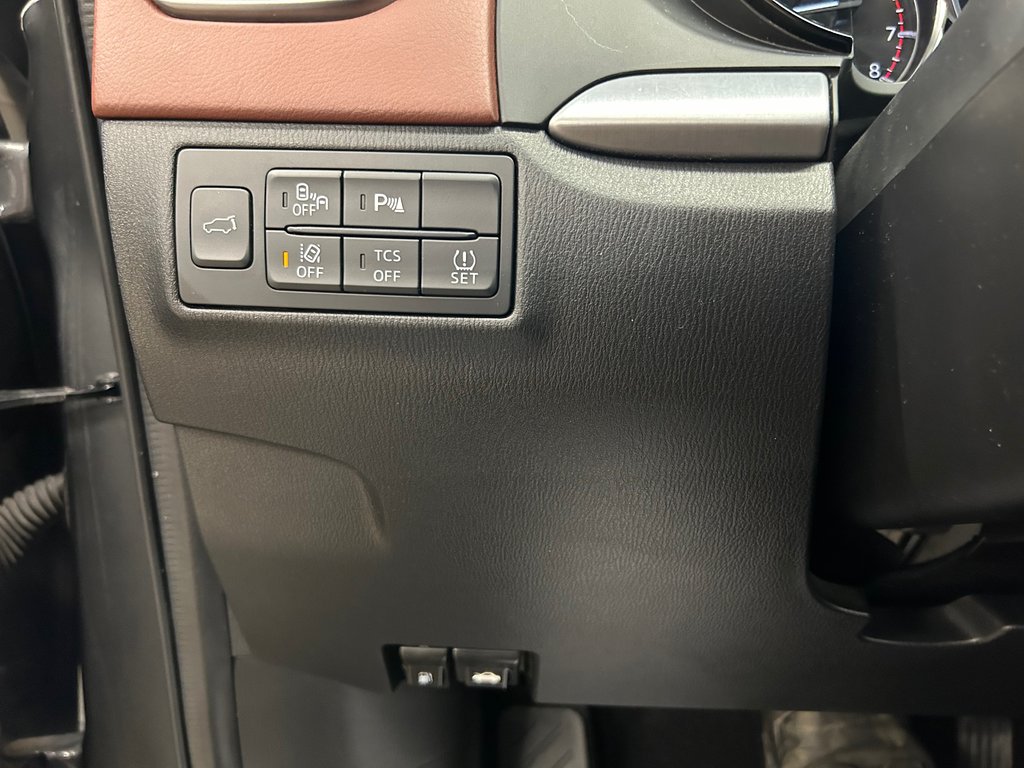 Mazda CX-9 Signature, 8 PNEUS, CUIR, TOIT, AWD, HITCH, MAGS 2017 à Mirabel, Québec - 27 - w1024h768px