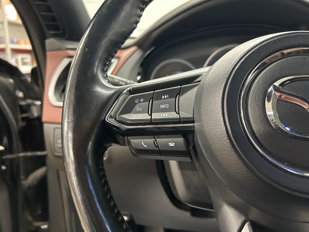 Mazda CX-9 Signature, 8 PNEUS, CUIR, TOIT, AWD, HITCH, MAGS 2017 à Mirabel, Québec - 16 - w1024h768px