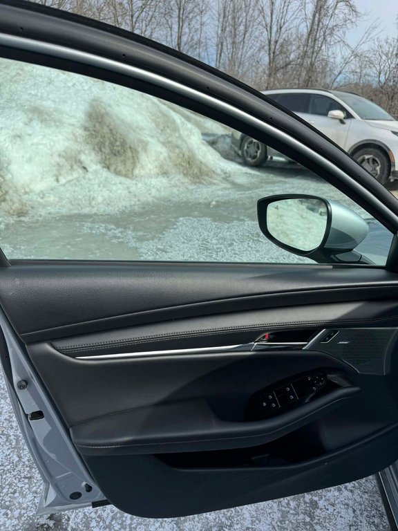 Mazda 3 Sport GT, JAMAIS ACCIDENTÉ, 8 PNEUS, CUIR, TOIT, AWD 2023 à Mirabel, Québec - 8 - w1024h768px